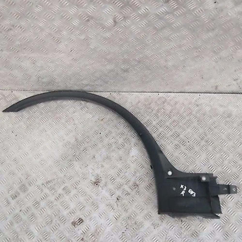 Osłona Nadkola Błotnika Prawy Przód do BMW E83 X3 o numerze 3405818 BMW E83 X3 Osłona Nadkola Błotnika Prawy Przód - SKU 3405818 - Numer Części 3405818