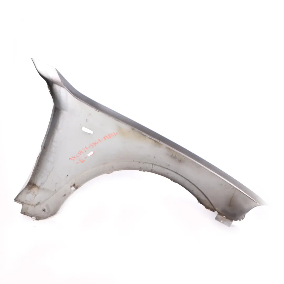 BMW X3 E83 Aile Avant Gauche Côté Conducteur Gris Argent - A08 - SKU 3405921-SBG1 - Numéro de pièce 3405921