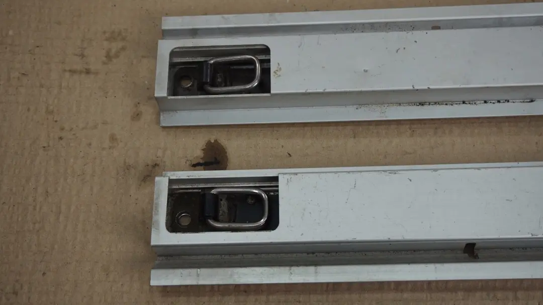 Kit de rails d'arrimage gauche/droit pour couvercle coffre pour BMW X3 E83 à propos du numéro de pièce 3411941 BMW X3 E83 Kit de rails d'arrimage gauche/droit pour couvercle coffre - SKU 3411941 - Numéro de pièce 3411941