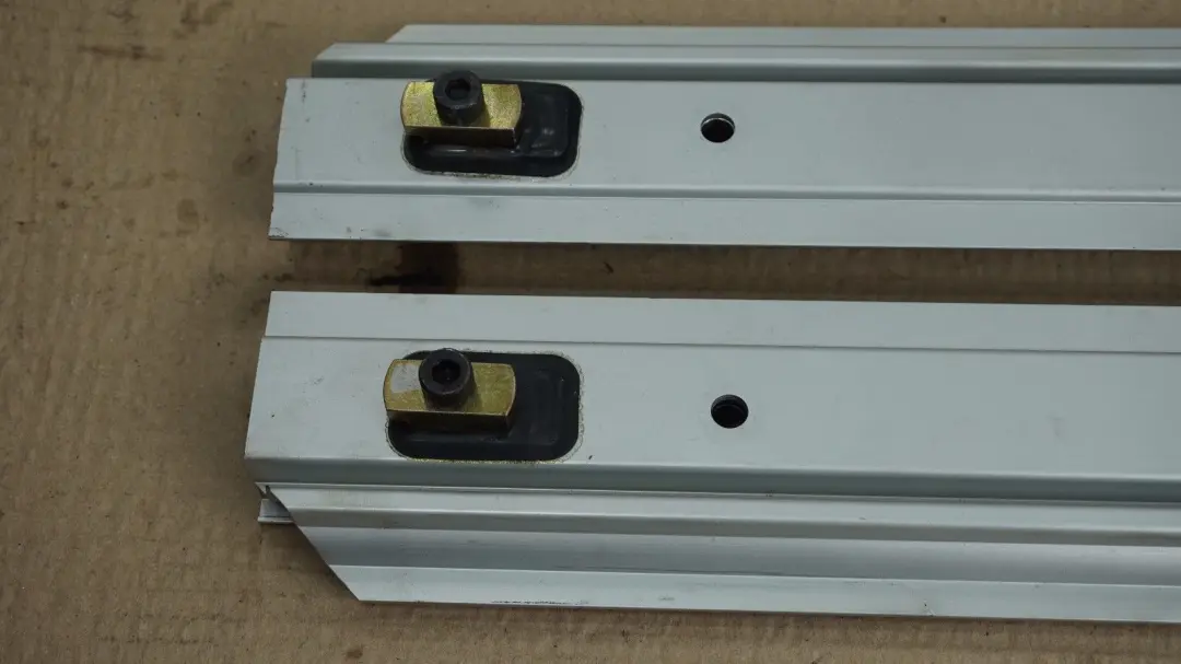 Verzurrschiene SX Carenatura Pavimento Vano Portabagagli per BMW X3 E83 con numero di parte 3411941 BMW X3 E83 Verzurrschiene SX Carenatura Pavimento Vano Portabagagli - SKU 3411941 - Numero di parte 3411941