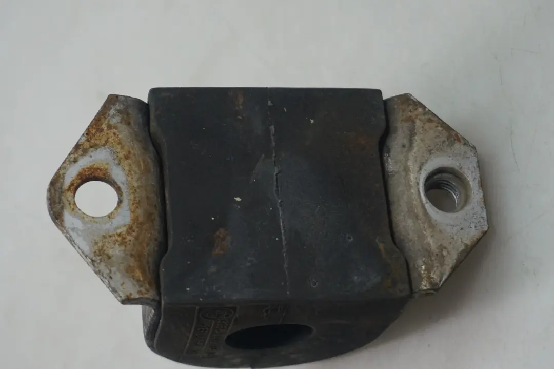 Eje delantero Estabilizador Goma Montaje Izquierda / Derecha para BMW X3 E83 LCI con número de pieza 3413134 BMW X3 E83 LCI Eje delantero Estabilizador Goma Montaje Izquierda / Derecha - SKU 3413134 - Número de pieza 3413134