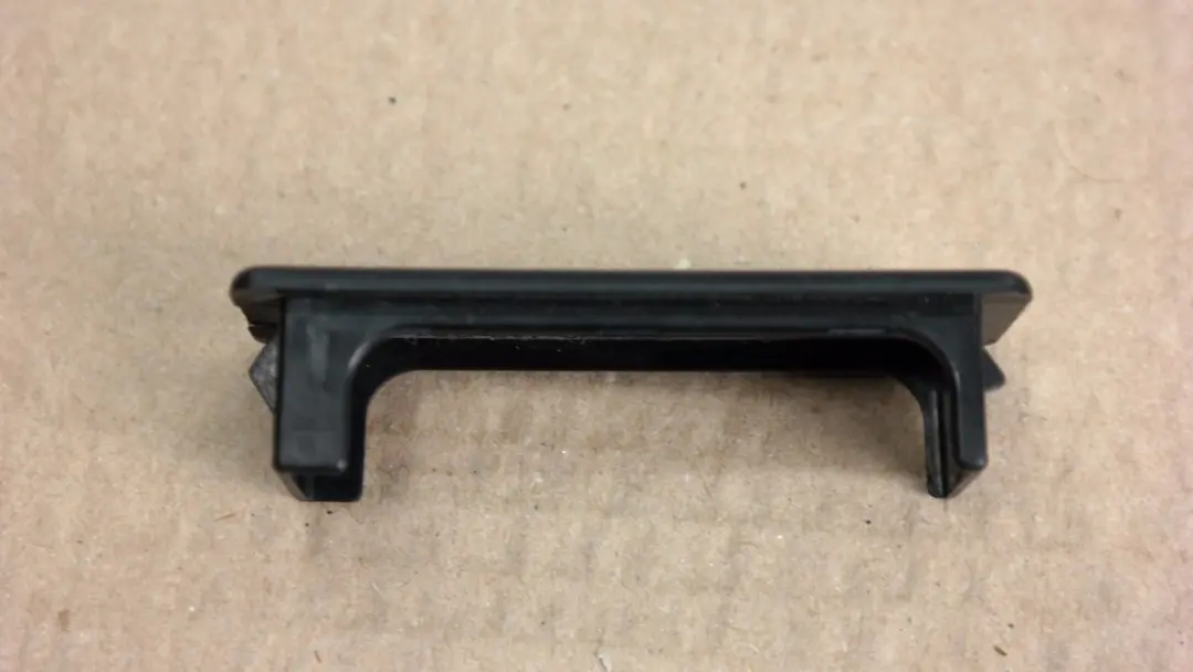 Fußraum Blende Ausschnitt LeuchteSCHWARZ für BMW Z4 X3 er E83 E85 R50 mit Teilenummer 51453413281 BMW Z4 X3 er E83 E85 R50 Fußraum Blende Ausschnitt LeuchteSCHWARZ - SKU 3413281 - Teilenummer 51453413281