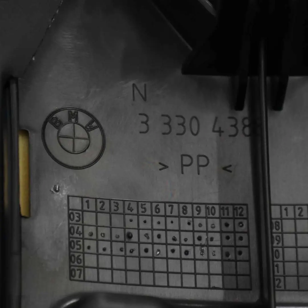 Panneau Latéral Arrière Siège Droit Finisher Cover Noir 3330438 pour BMW X3 E83 à propos du numéro de pièce 3413568 BMW X3 E83 Panneau Latéral Arrière Siège Droit Finisher Cover Noir 3330438 - SKU 3413568 - Numéro de pièce 3413568