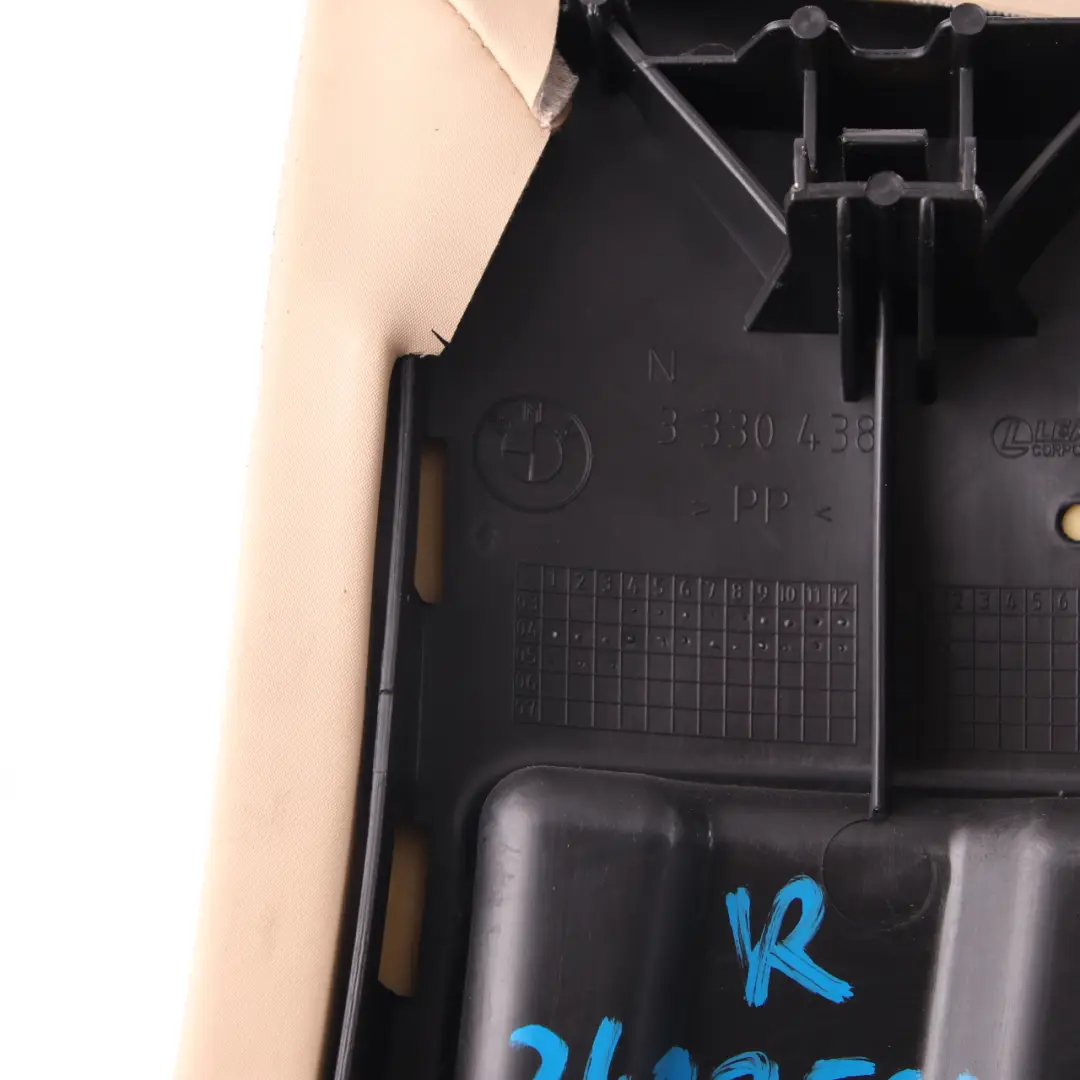 Sedile posteriore destro Pannello laterale Sensatec Sandbeige per BMW X3 E83 con numero di parte 3413570 BMW X3 E83 Sedile posteriore destro Pannello laterale Sensatec Sandbeige - SKU 3413570 - Numero di parte 3413570