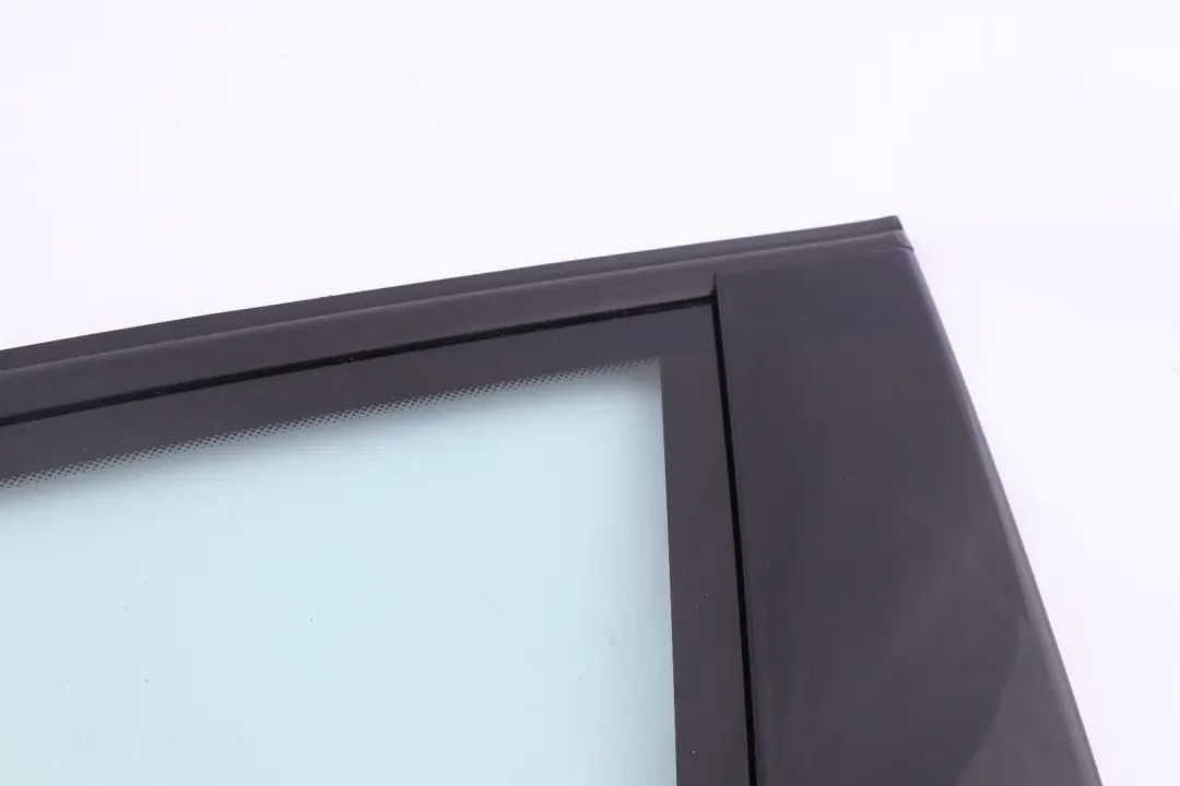 Embellecedor Cristal Lateral Ventana Trasera Derecha AS2 Glanzschwarz para BMW X3 E83 con número de pieza 3413916 BMW X3 E83 Embellecedor Cristal Lateral Ventana Trasera Derecha AS2 Glanzschwarz - SKU 3413916-2 - Número de pieza 3413916