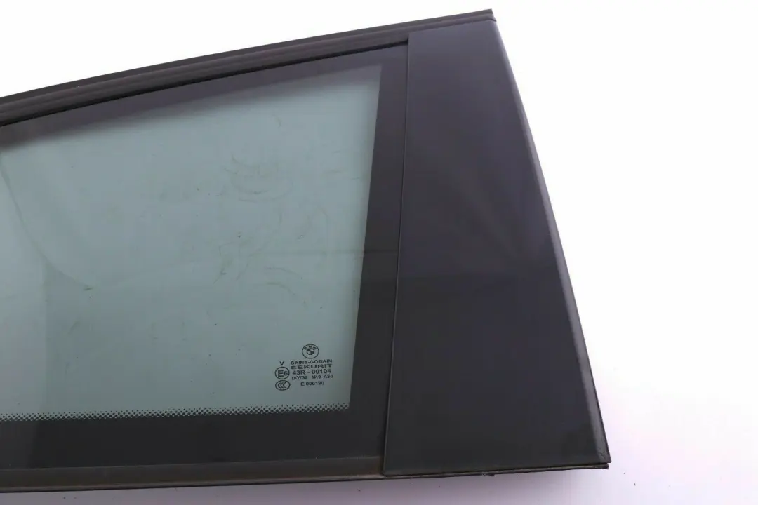 Embellecedor Cristal Lateral Ventana Trasera Glanzschwarz AS3 para BMW X3 E83 con número de pieza 3413918 BMW X3 E83 Embellecedor Cristal Lateral Ventana Trasera Glanzschwarz AS3 - SKU 3413918 - Número de pieza 3413918