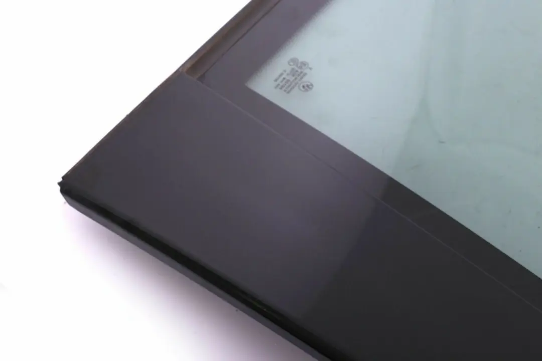 Finestrino Laterale Vetro Posteriore Destro Glanzschwarz AS3 per BMW X3 E83 con numero di parte 3413918 BMW X3 E83 Finestrino Laterale Vetro Posteriore Destro Glanzschwarz AS3 - SKU 3413918 - Numero di parte 3413918