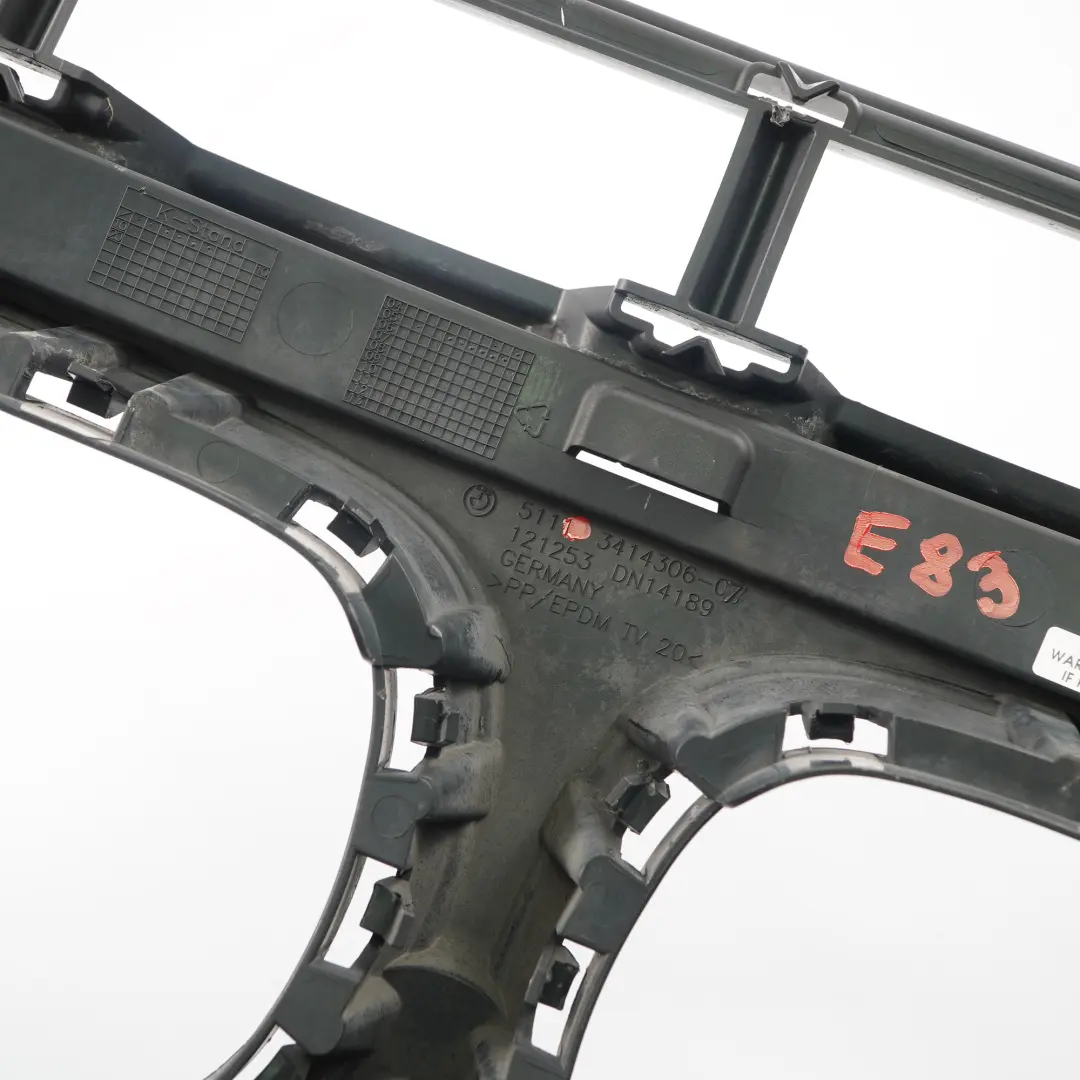 Paraurti Anteriore Sport Supporto Telaio Centrale Inserto Staffa per BMW E83 con numero di parte 3414306 BMW E83 Paraurti Anteriore Sport Supporto Telaio Centrale Inserto Staffa - SKU 3414306 - Numero di parte 3414306