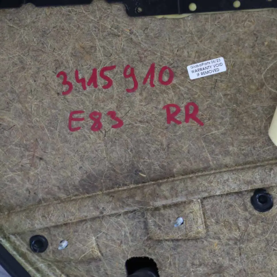 Tarjeta de Puerta Trasera Derecha Forro de Puerta Sensatec Negro para BMW X3 E83 con número de pieza 3415910 BMW X3 E83 Tarjeta de Puerta Trasera Derecha Forro de Puerta Sensatec Negro - SKU 3415910 - Número de pieza 3415910