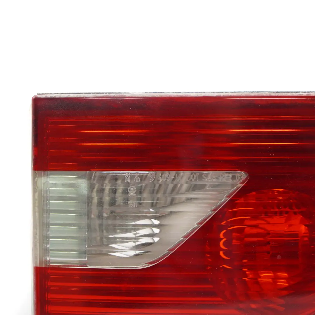 BMW X3 Serie E83 Feu Arriere Couvercle de Coffre Gauche - SKU 3418443 - Numéro de pièce 3418443