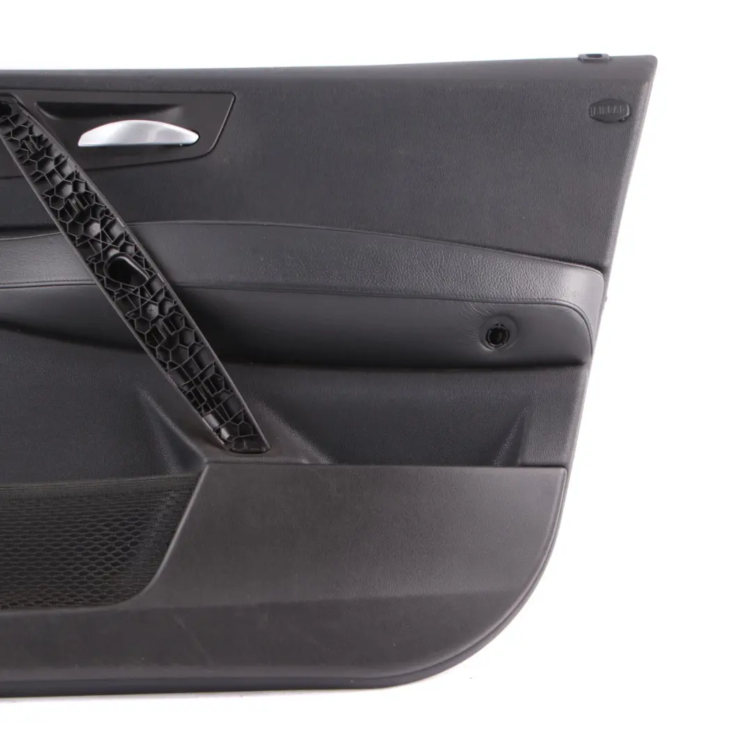Puerta Delantera Derecha Panel Forro Guarnición Cuero Negro para BMW E83 con número de pieza 3418838 BMW E83 Puerta Delantera Derecha Panel Forro Guarnición Cuero Negro - SKU 3418838 - Número de pieza 3418838