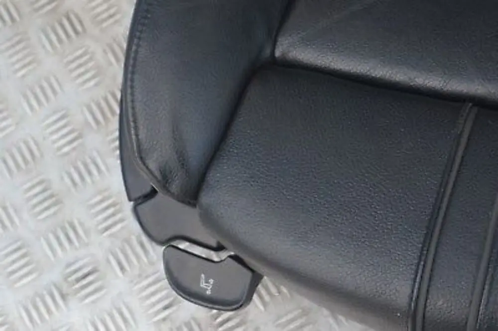 BMW X3 Series E83 Front Right O/S Sports Sensatec Vinyl Seat Black - SKU 3421842 - Part number 3421842