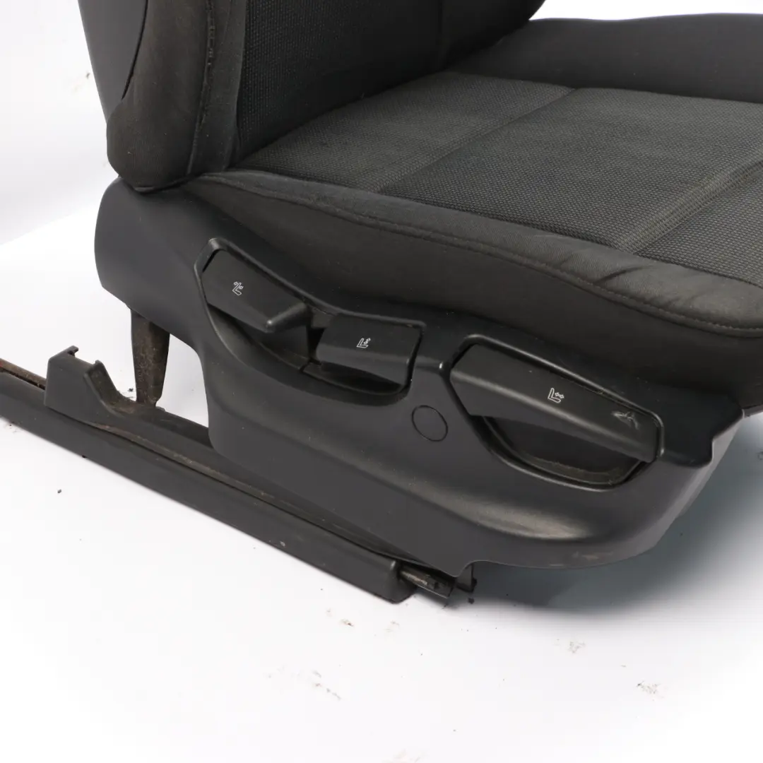 Fotel Przedni Prawy Przód Prawt Materiał Czarny do BMW X3 E83 o numerze 3421896 BMW X3 E83 Fotel Przedni Prawy Przód Prawt Materiał Czarny - SKU 3421896-3 - Numer Części 3421896