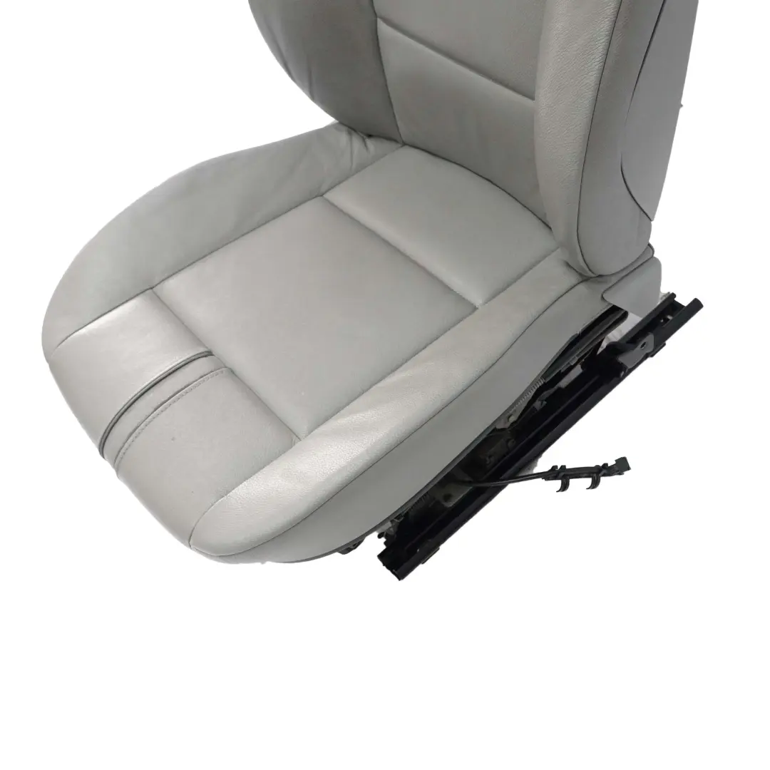 Fotel Prawy Skóra Nevada Szary do BMW X3 E83 LCI o numerze 3421901 BMW X3 E83 LCI Fotel Prawy Skóra Nevada Szary - SKU 3421901-1 - Numer Części 3421901