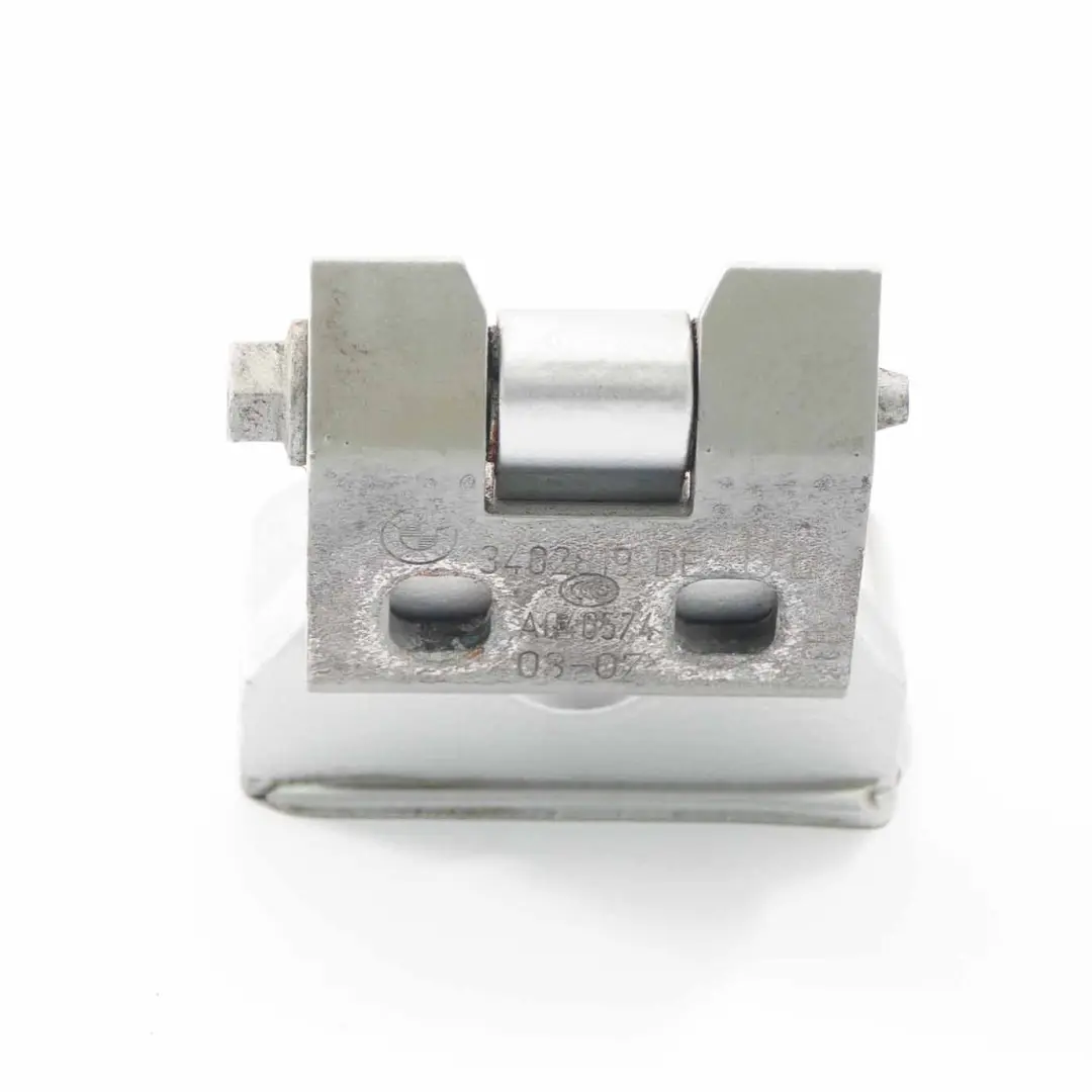 Charnière de porte avant arrière gauche supérieure Titansilber - 354 pour BMW X3 E83 à propos du numéro de pièce 3422369 BMW X3 E83 Charnière de porte avant arrière gauche supérieure Titansilber - 354 - SKU 3422369-TS - Numéro de pièce 3422369