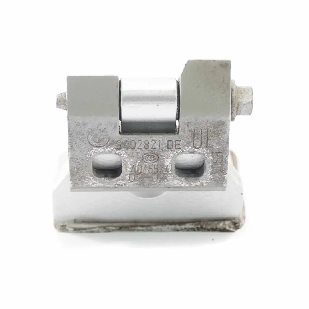 Charnière de porte avant arrière gauche bas Titansilber - 354 3402821 pour BMW X3 E83 à propos du numéro de pièce 3422371 BMW X3 E83 Charnière de porte avant arrière gauche bas Titansilber - 354 3402821 - SKU 3422371-TS - Numéro de pièce 3422371