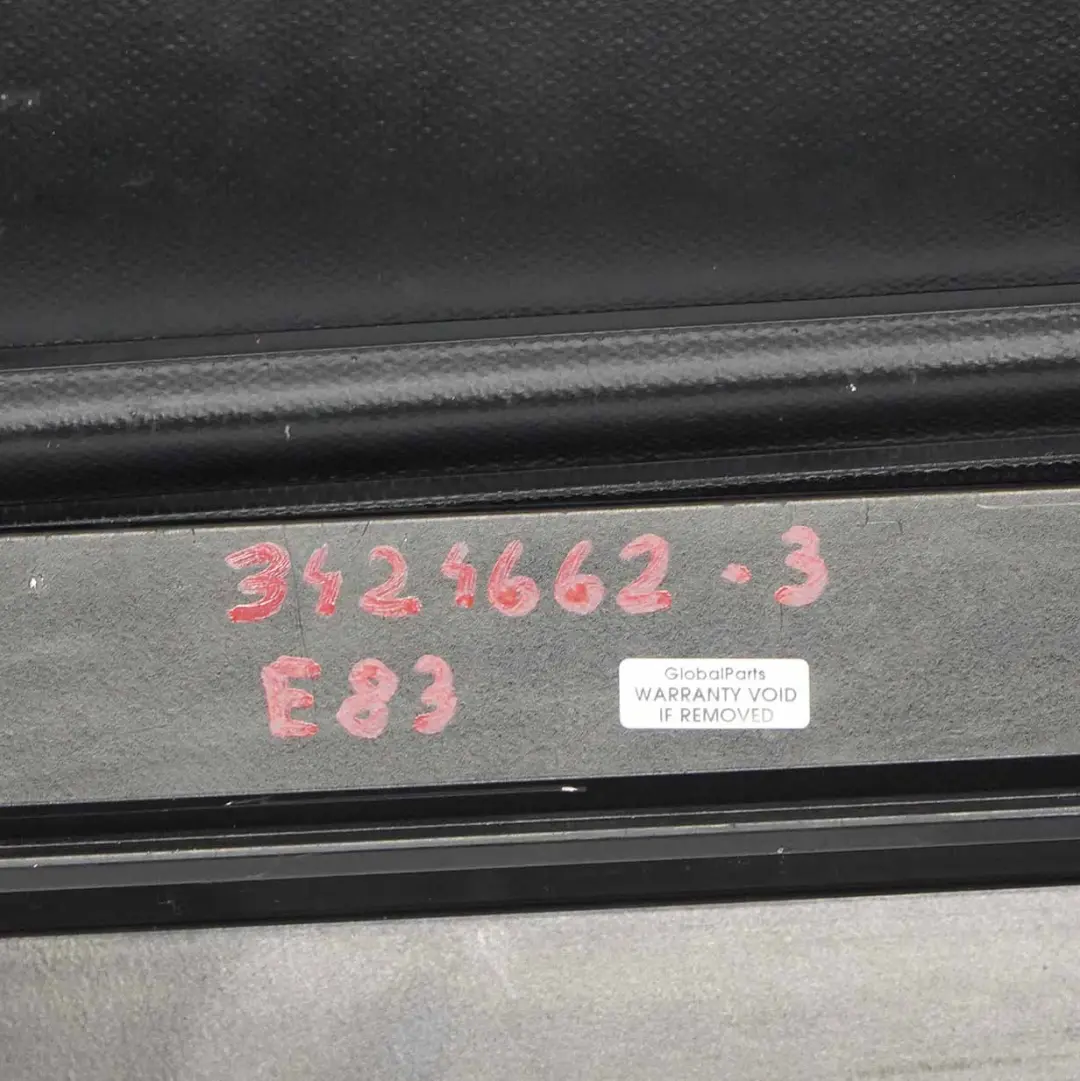 Roleta Żaluzja Bagażnika Czarna do BMW X3 E83 o numerze 3424662 BMW X3 E83 Roleta Żaluzja Bagażnika Czarna - SKU 3424662-3 - Numer Części 3424662