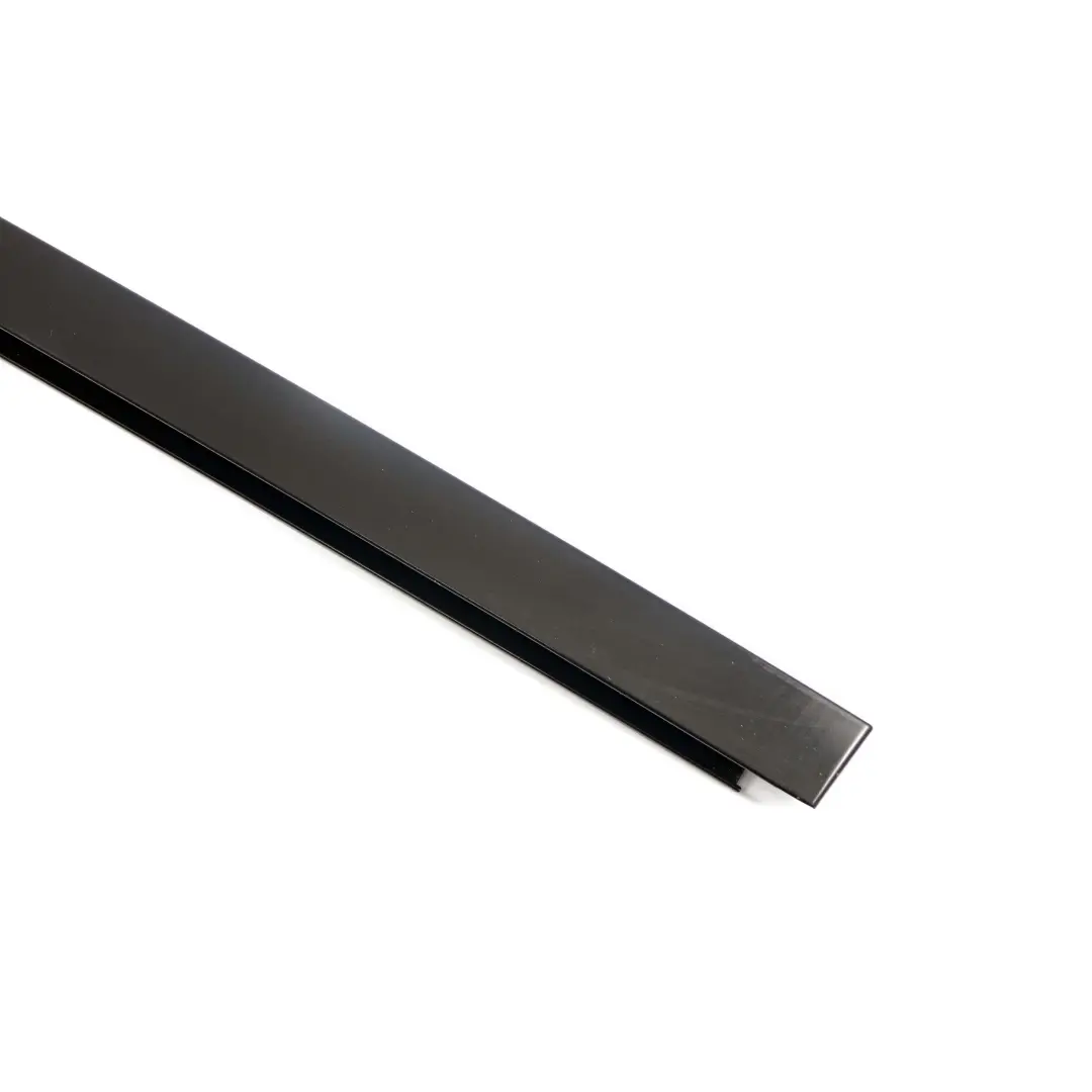 Trasero Derecho O / S Ventana Guia Web Cubierta Glanzschwarz Negro para BMW E83 con número de pieza 3427670 BMW E83 Trasero Derecho O / S Ventana Guia Web Cubierta Glanzschwarz Negro - SKU 3427670 - Número de pieza 3427670