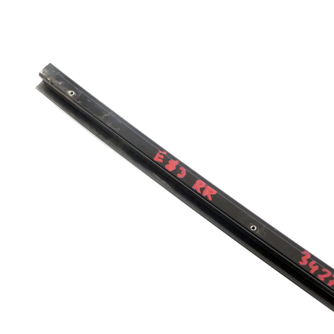 Trasero Derecho O / S Ventana Guia Web Cubierta Glanzschwarz Negro para BMW E83 con número de pieza 3427670 BMW E83 Trasero Derecho O / S Ventana Guia Web Cubierta Glanzschwarz Negro - SKU 3427670 - Número de pieza 3427670