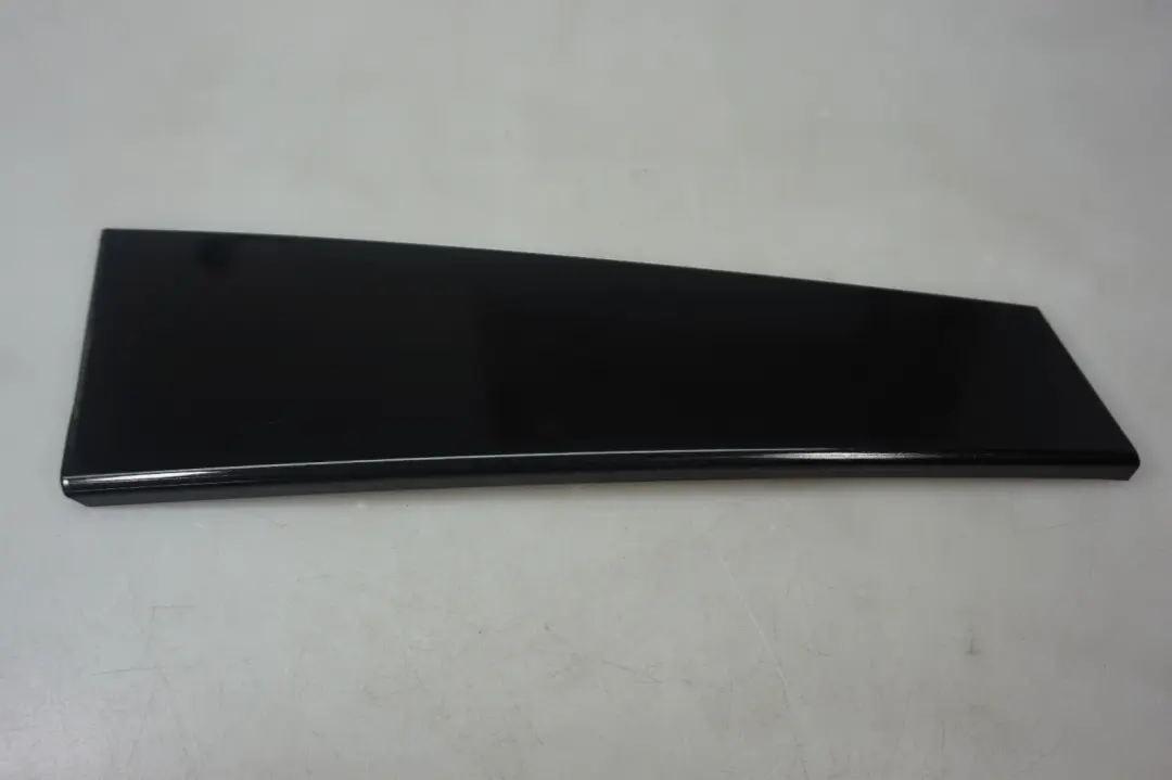 Tapa Ventana Lateral Columna C Derecha Negro Brillo para BMW X3 E83 con número de pieza 3427674 BMW X3 E83 Tapa Ventana Lateral Columna C Derecha Negro Brillo - SKU 3427674 - Número de pieza 3427674