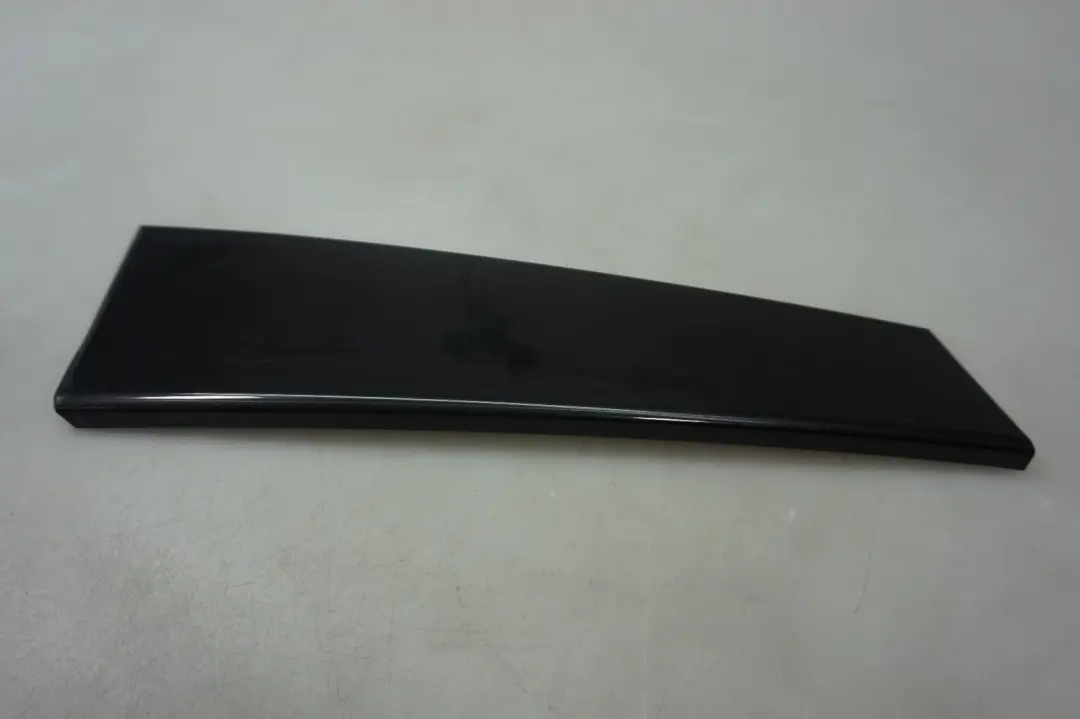 Tapa Ventana Lateral Columna C Derecha Negro Brillo para BMW X3 E83 con número de pieza 3427674 BMW X3 E83 Tapa Ventana Lateral Columna C Derecha Negro Brillo - SKU 3427674 - Número de pieza 3427674