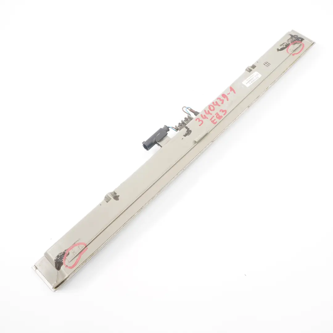 Third Stoplamp BMW X3 E83 Feu stop Feu de freinage Blanc pour à propos du numéro de pièce 3440439 Third Stoplamp BMW X3 E83 Feu stop Feu de freinage Blanc - SKU 3440439-1 - Numéro de pièce 3440439