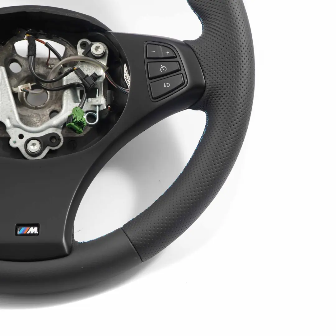 NOUVEAU Volant M Sport en cuir noir filé M-tricolored pour BMW X3 Series E83 à propos du numéro de pièce 3448451 BMW X3 Series E83 NOUVEAU Volant M Sport en cuir noir filé M-tricolored - SKU 3448451-1 - Numéro de pièce 3448451