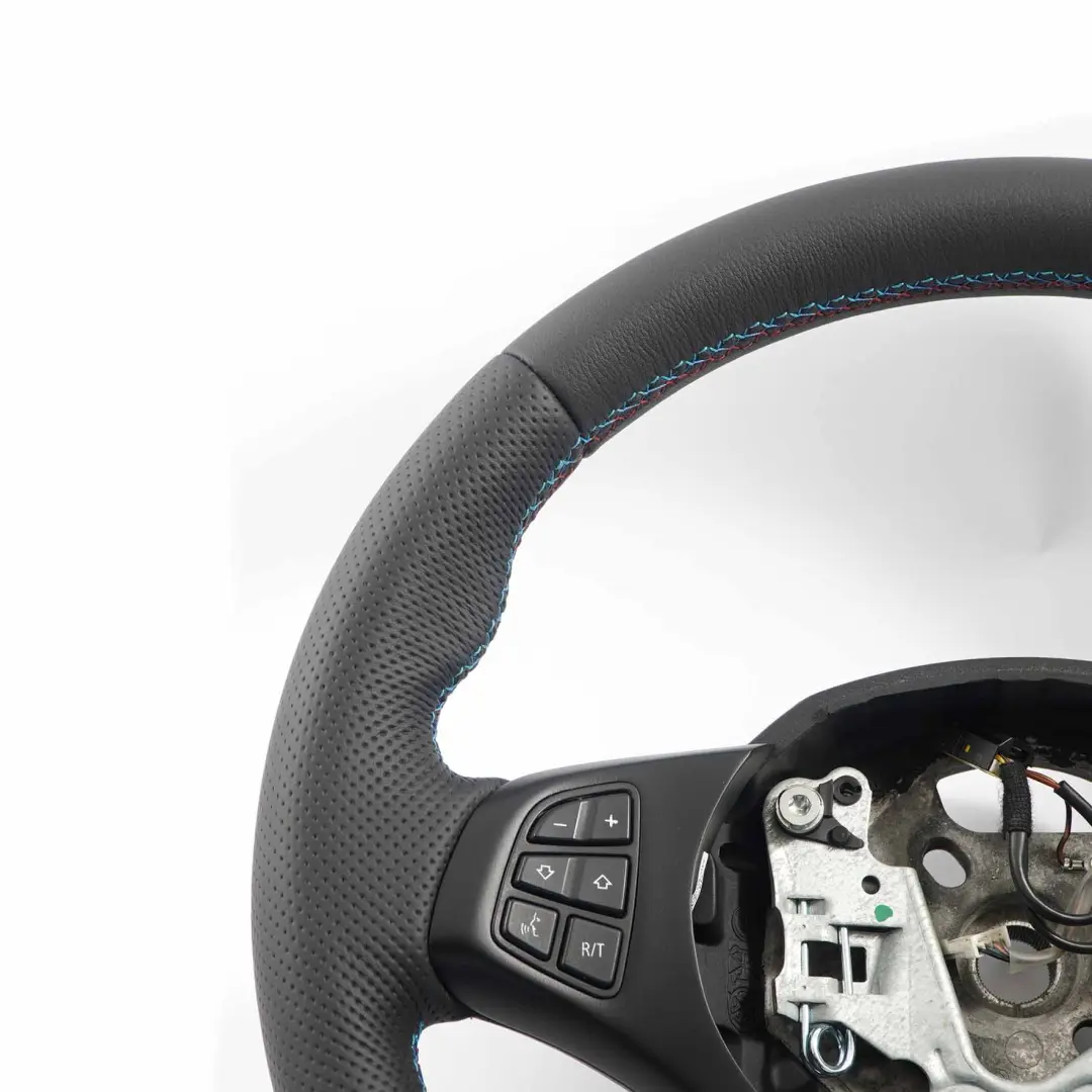 Nuova Pelle Nera M-Sport Volante M-tricolori fili per BMW X3 Serie E83 con numero di parte 3448451 BMW X3 Serie E83 Nuova Pelle Nera M-Sport Volante M-tricolori fili - SKU 3448451-1 - Numero di parte 3448451