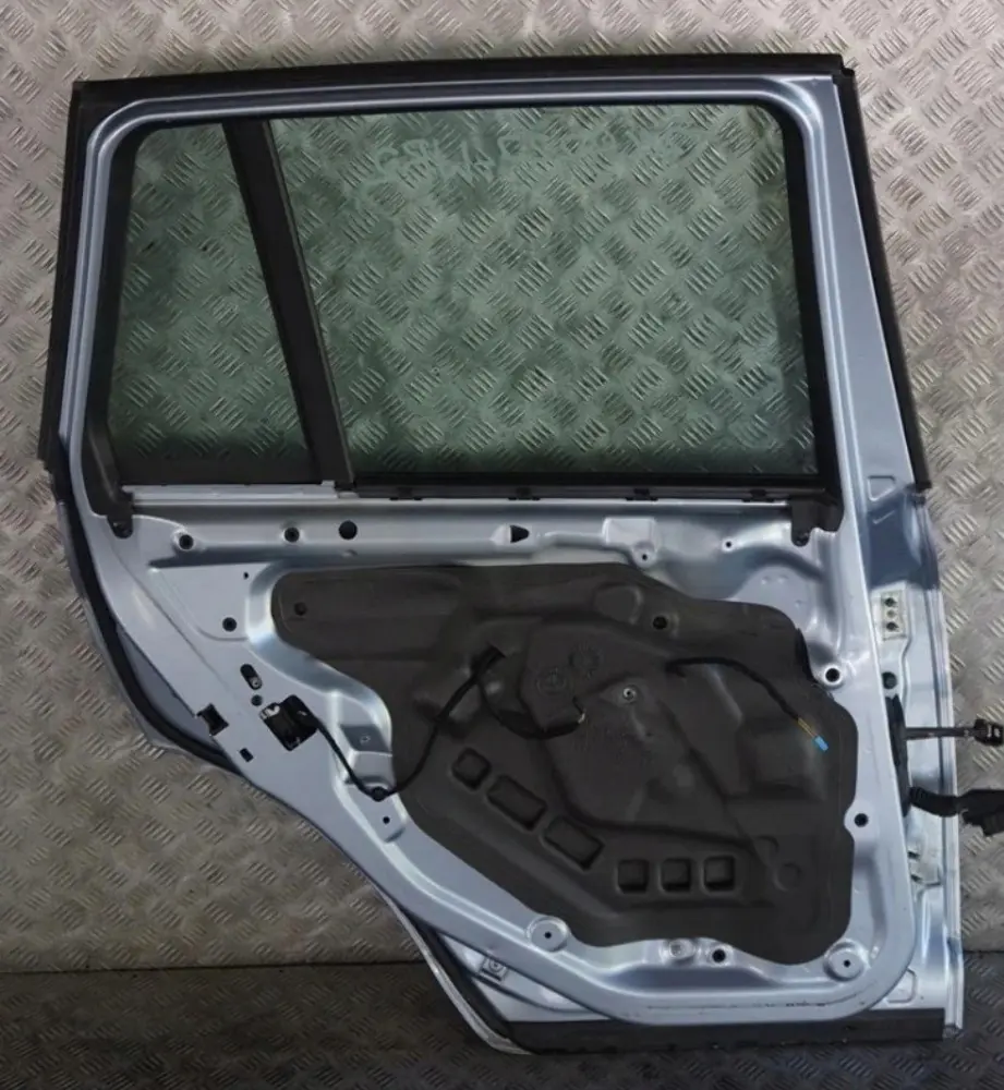 Puerta Trasera Izquierda Azul Agua Metalizado - 896 para BMW E83 2 con número de pieza 3449337 BMW E83 2 Puerta Trasera Izquierda Azul Agua Metalizado - 896 - SKU 3449337-WB2 - Número de pieza 3449337