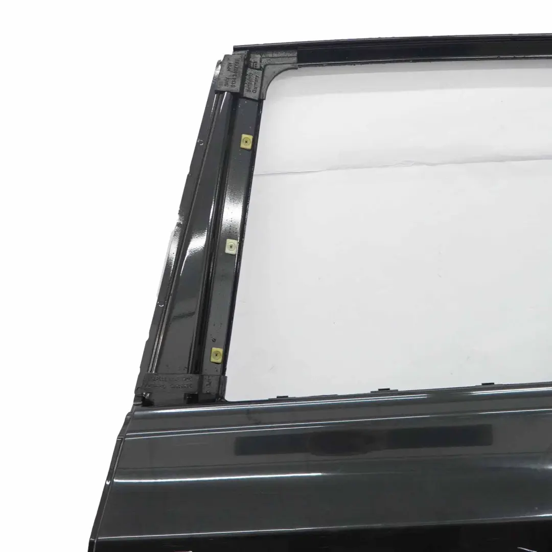 Porta posteriore sinistra Nero Zaffiro Metallizzato - 475 per BMW X3 E83 con numero di parte 3449337 BMW X3 E83 Porta posteriore sinistra Nero Zaffiro Metallizzato - 475 - SKU 3449337-BS - Numero di parte 3449337