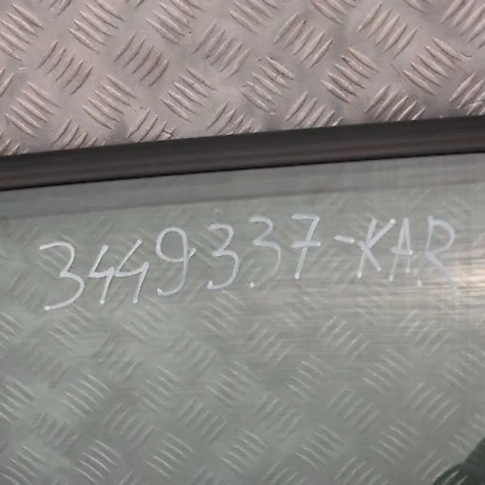 Puerta Trasera Izquierda Karmesinrot Rojo Carmesi - A61 para BMW 1 E83 con número de pieza 3449337 BMW 1 E83 Puerta Trasera Izquierda Karmesinrot Rojo Carmesi - A61 - SKU 3449337-KAR - Número de pieza 3449337