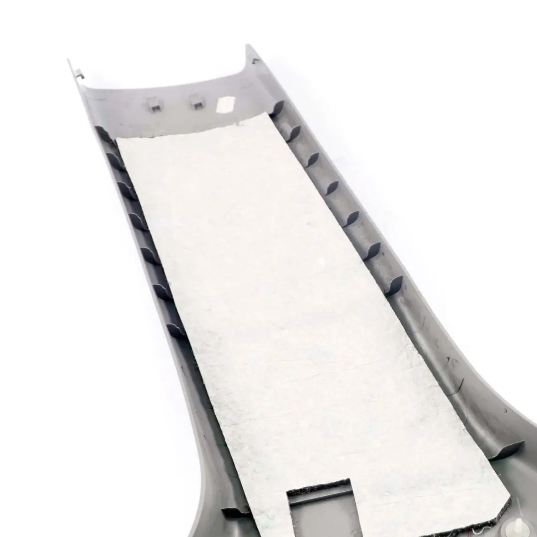 Tapa Columna B Panel Inferior Derecha Gris 3330530 para BMW E83 LCI con número de pieza 3449946 BMW E83 LCI Tapa Columna B Panel Inferior Derecha Gris 3330530 - SKU 3449946 - Número de pieza 3449946