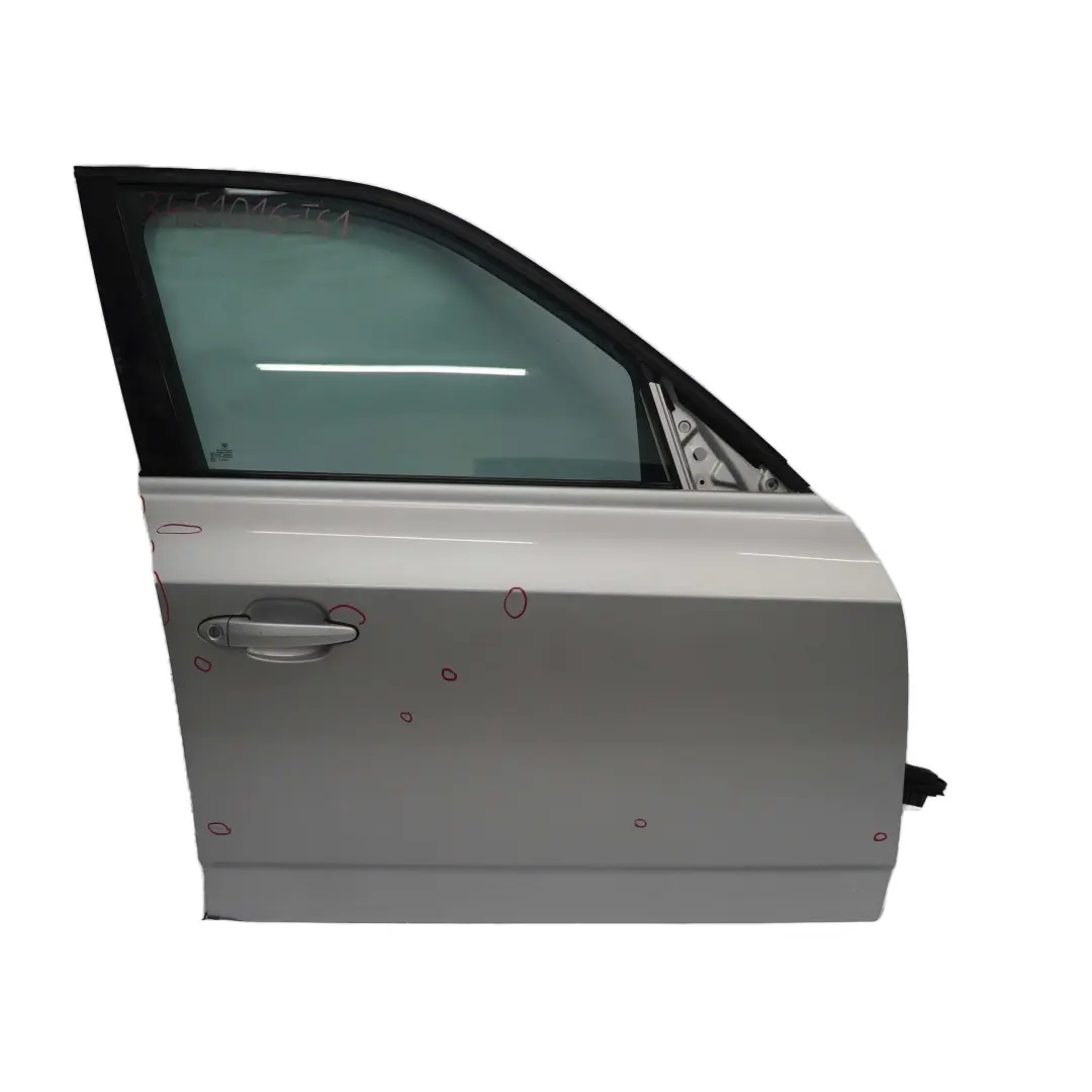 Porta Anteriore Destra Argento-Titanio Titan Argento Metallico - 354 per BMW X3 E83 con numero di parte 3451016 BMW X3 E83 Porta Anteriore Destra Argento-Titanio Titan Argento Metallico - 354 - SKU 3451016-TS1 - Numero di parte 3451016