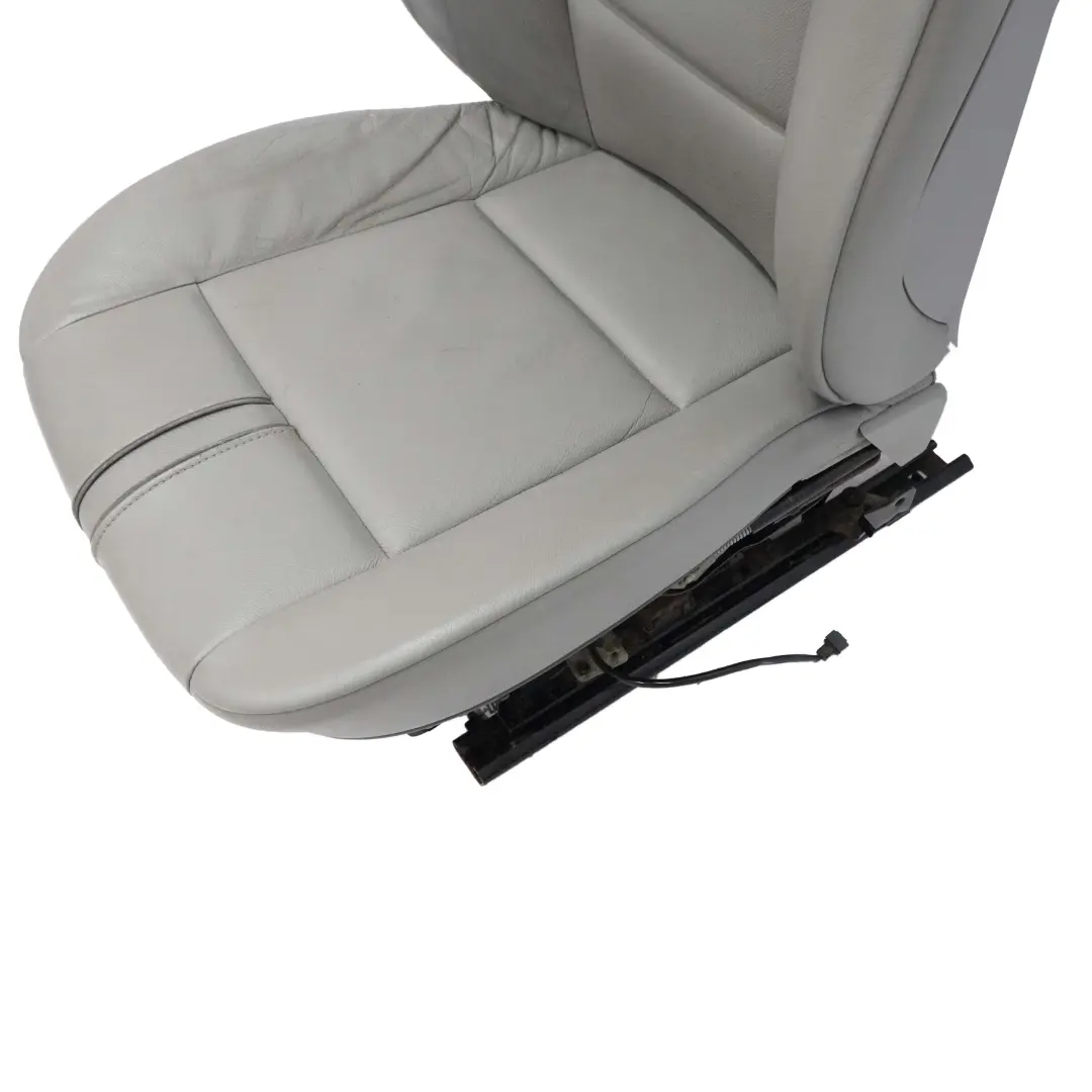 Reihe E83 LCI Sitz Vorne Rechts Interieur Leder Nevada Grau Grey für BMW X3 mit Teilenummer 3454313 BMW X3 Reihe E83 LCI Sitz Vorne Rechts Interieur Leder Nevada Grau Grey - SKU 3454313-1 - Teilenummer 3454313