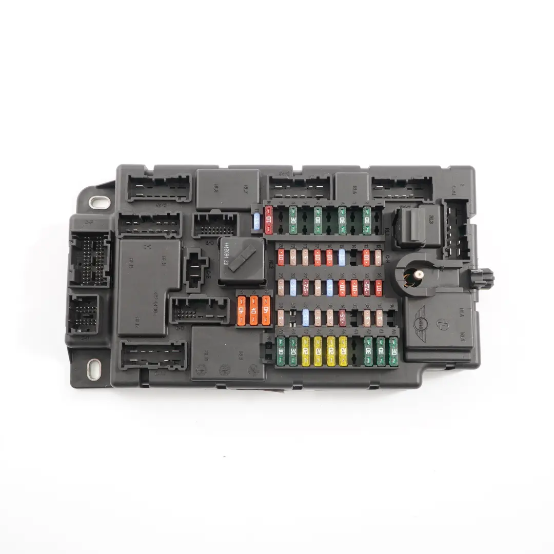 Caja de distribución de fusibles PL3 SPEG H8 DC/DC para Mini Cooper R58 con número de pieza 3457168 Mini Cooper R58 Caja de distribución de fusibles PL3 SPEG H8 DC/DC - SKU 3457168 - Número de pieza 3457168