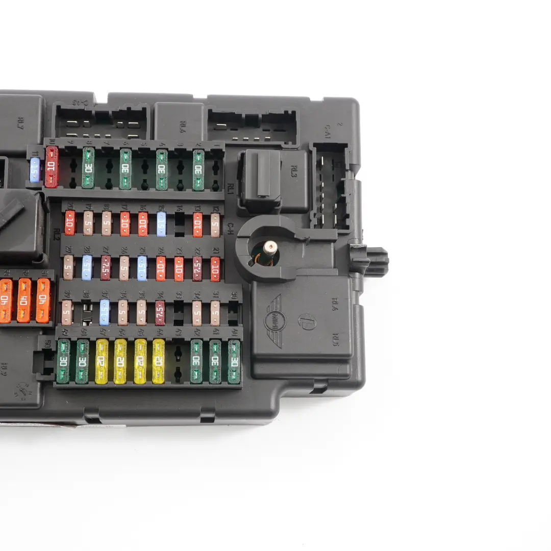 Caja de distribución de fusibles PL3 SPEG H8 DC/DC para Mini Cooper R58 con número de pieza 3457168 Mini Cooper R58 Caja de distribución de fusibles PL3 SPEG H8 DC/DC - SKU 3457168 - Número de pieza 3457168