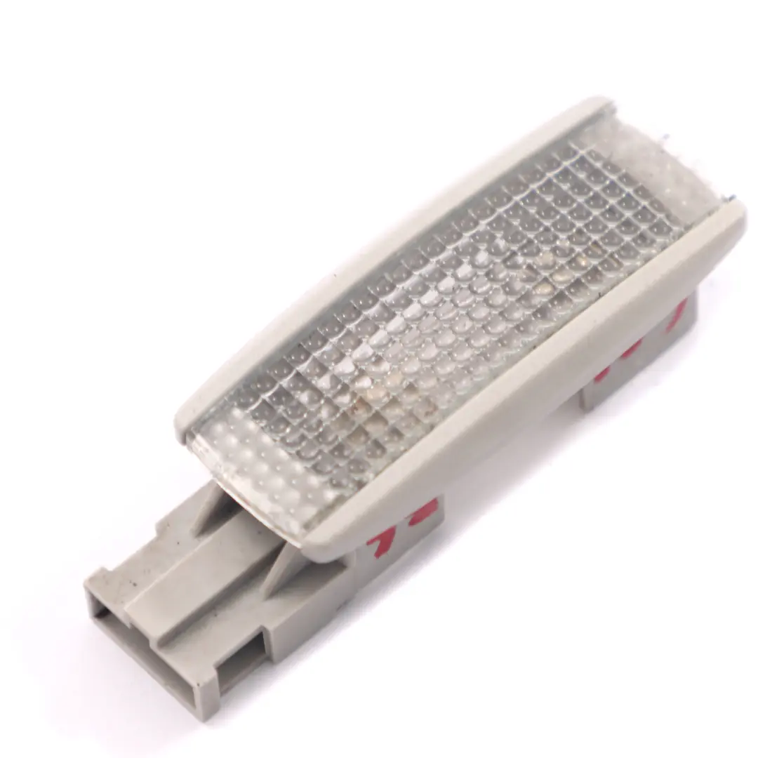 Lampka Osłony Przeciwsłonecznej do VW Audi Golf 5 6 Audi A3 8P o numerze 380947113 VW Audi Golf 5 6 Audi A3 8P Lampka Osłony Przeciwsłonecznej - SKU 380947113 - Numer Części 380947113