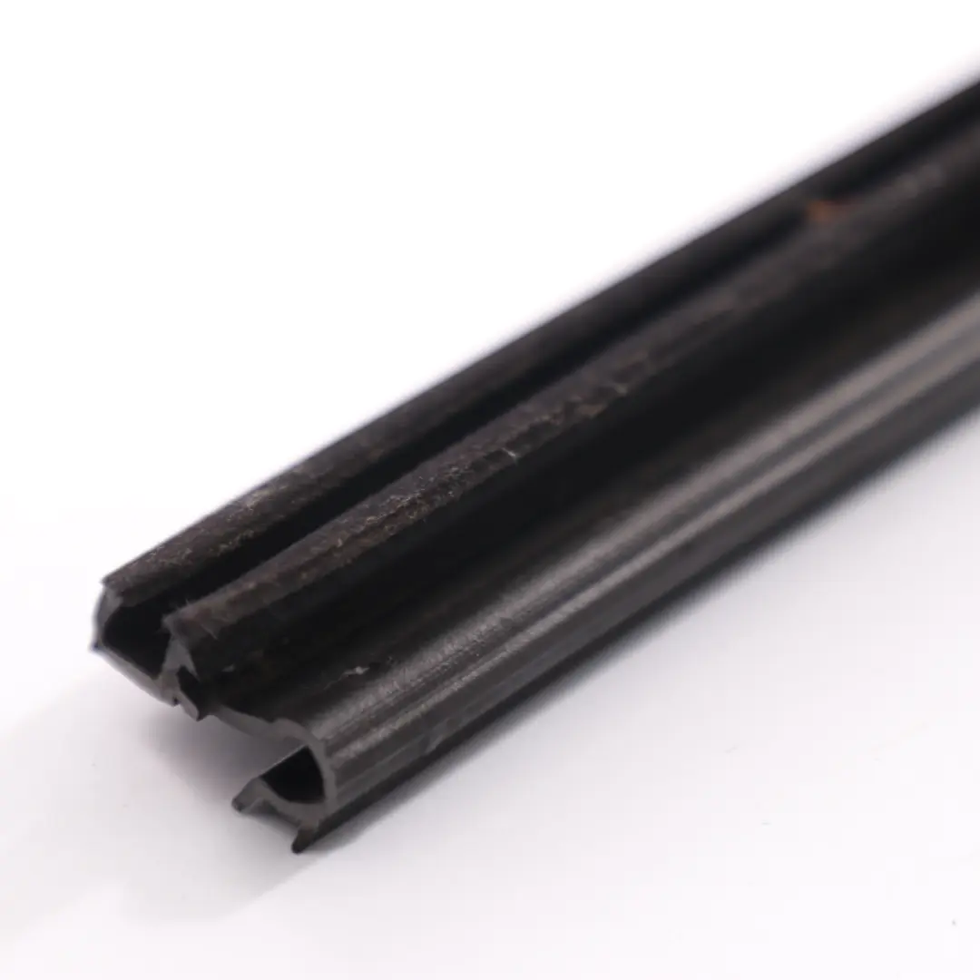 Joint de vitre porte avant gauche Joint d'étanchéité pour Peugeot 207 à propos du numéro de pièce 3809K1 Peugeot 207 Joint de vitre porte avant gauche Joint d'étanchéité - SKU 3809K1 - Numéro de pièce 3809K1