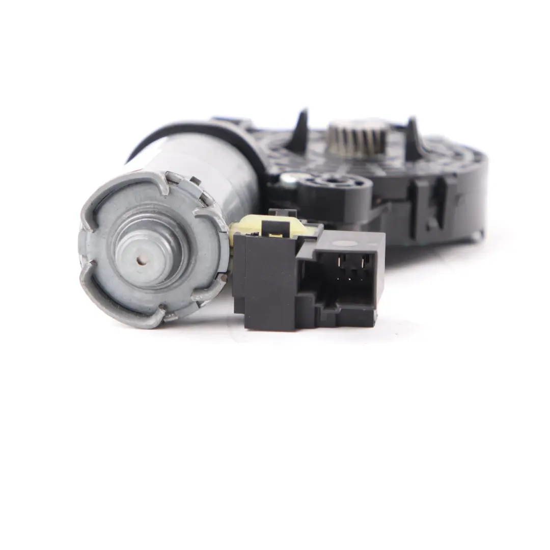 Sun Roof Motor Mercedes W176 Sliding Roof Drive Roller Actuator Unit 0 to with Part number 0390200123 Sun Roof Motor Mercedes W176 Sliding Roof Drive Roller Actuator Unit 0 - SKU 390200123 - Part number 0390200123