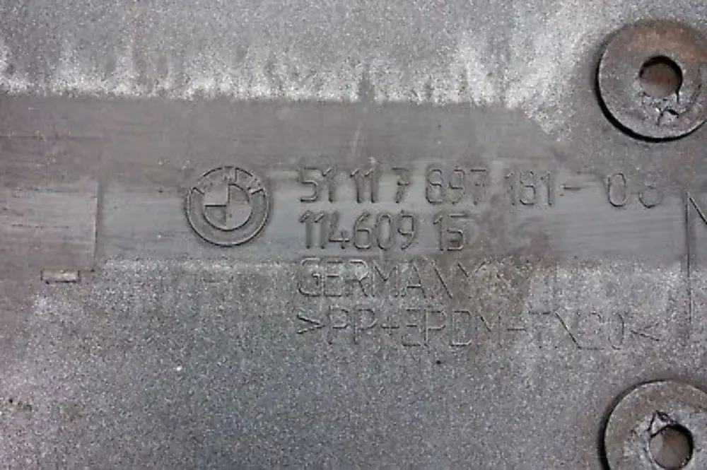 Reihe E60 E61 LCi M-Sport Kennzeichenhalter Basis 7897181 für BMW 5 mit Teilenummer 394347 BMW 5 Reihe E60 E61 LCi M-Sport Kennzeichenhalter Basis 7897181 - SKU 394347 - Teilenummer 394347