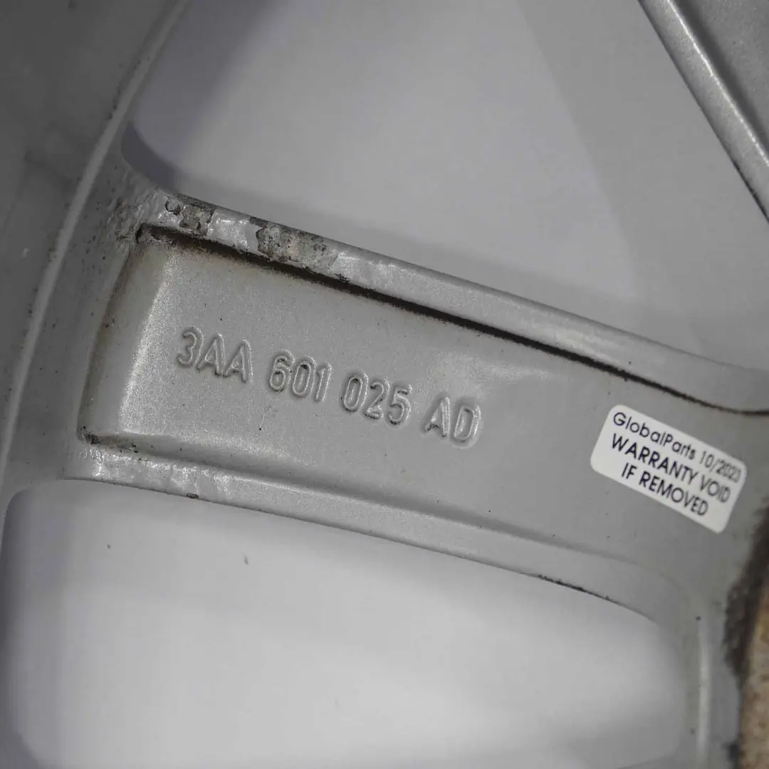 Felga Aluminiowa 17" 7,5J do VW Passat B7 o numerze 3AA601025AD VW Passat B7 Felga Aluminiowa 17" 7,5J - SKU 3AA601025AD-2 - Numer Części 3AA601025AD