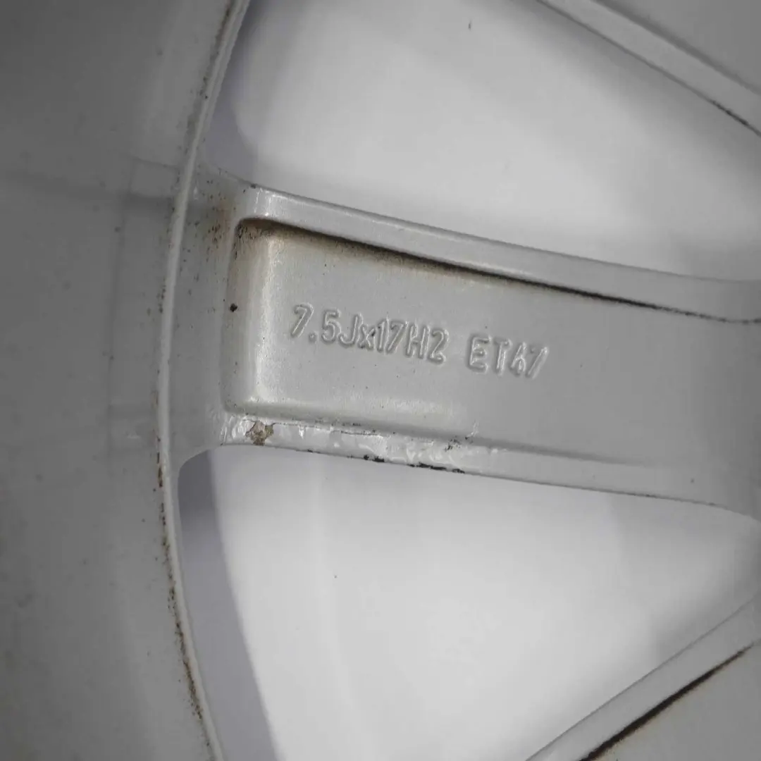 Silberne Leichtmetallfelge 17" ET:47 7,5J für VW Volkswagen Passat B7 mit Teilenummer 3AA601025AD VW Volkswagen Passat B7 Silberne Leichtmetallfelge 17" ET:47 7,5J - SKU 3AA601025AD-2 - Teilenummer 3AA601025AD