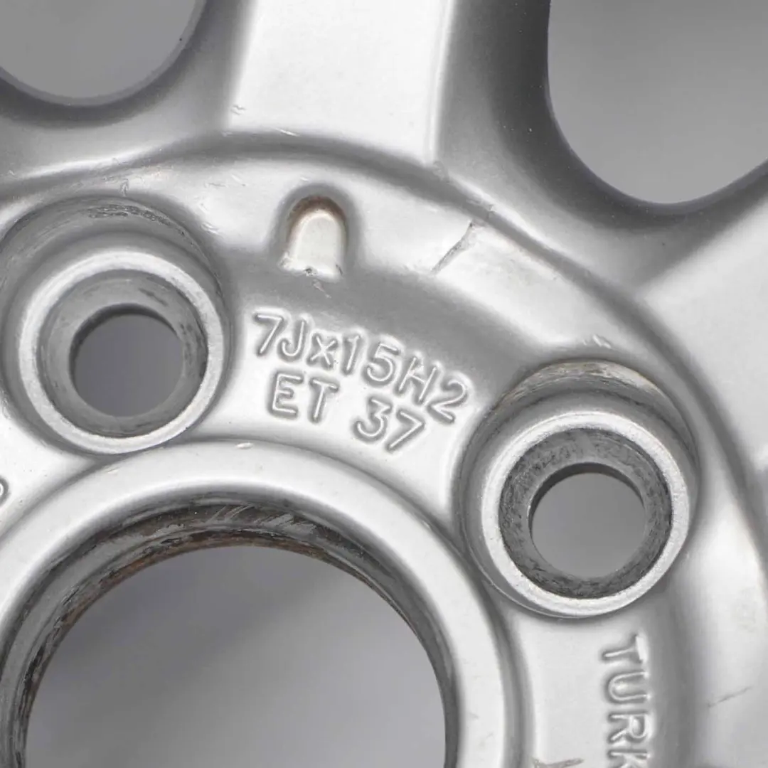 Silberne Leichtmetall felge 15" ET:37 7J für VW Volkswagen Passat B5 mit Teilenummer 3B0601025S VW Volkswagen Passat B5 Silberne Leichtmetall felge 15" ET:37 7J - SKU 3B0601025S-2 - Teilenummer 3B0601025S