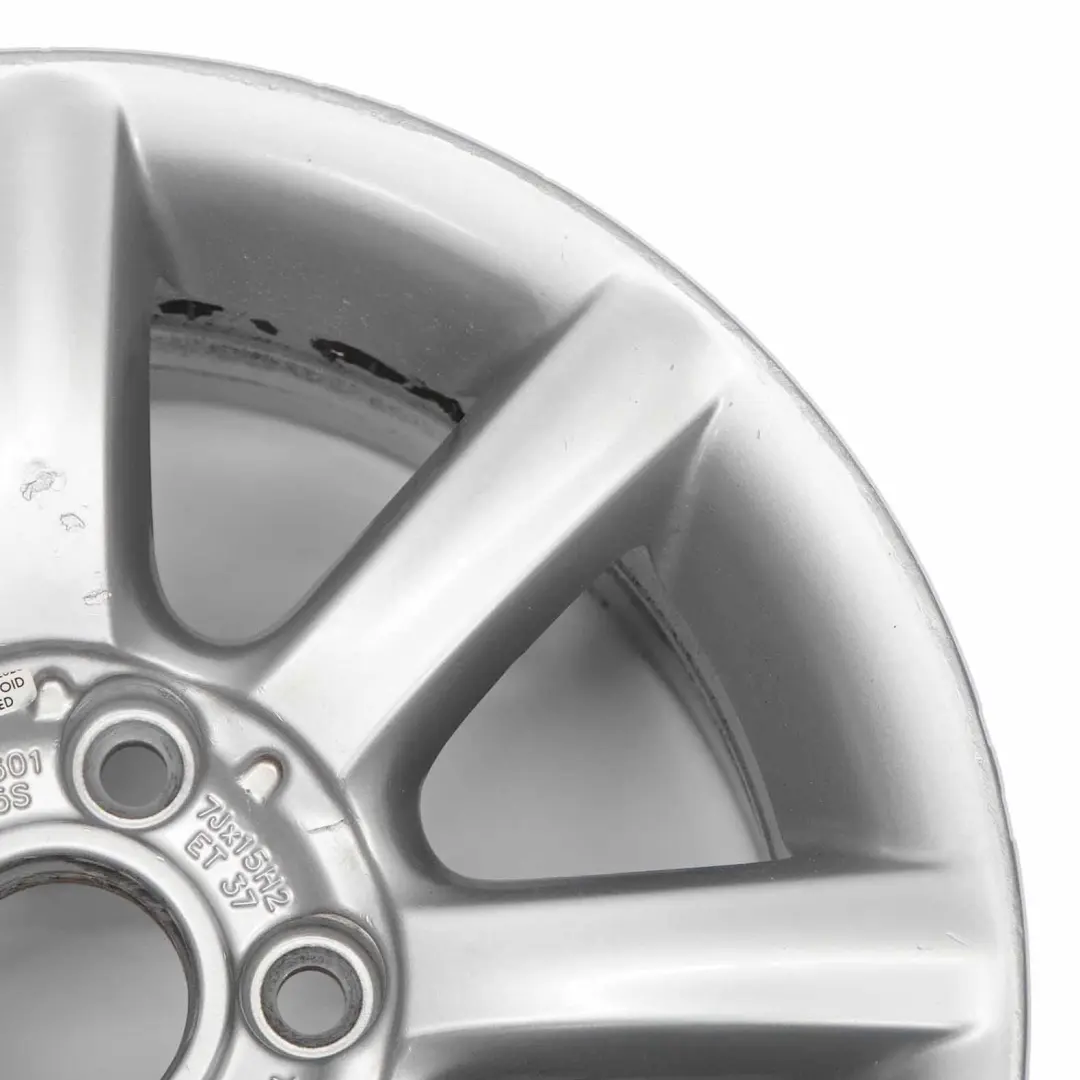 Jante argentée en alliage 15" ET:37 7J pour VW Volkswagen Passat B5 à propos du numéro de pièce 3B0601025S VW Volkswagen Passat B5 Jante argentée en alliage 15" ET:37 7J - SKU 3B0601025S-2 - Numéro de pièce 3B0601025S