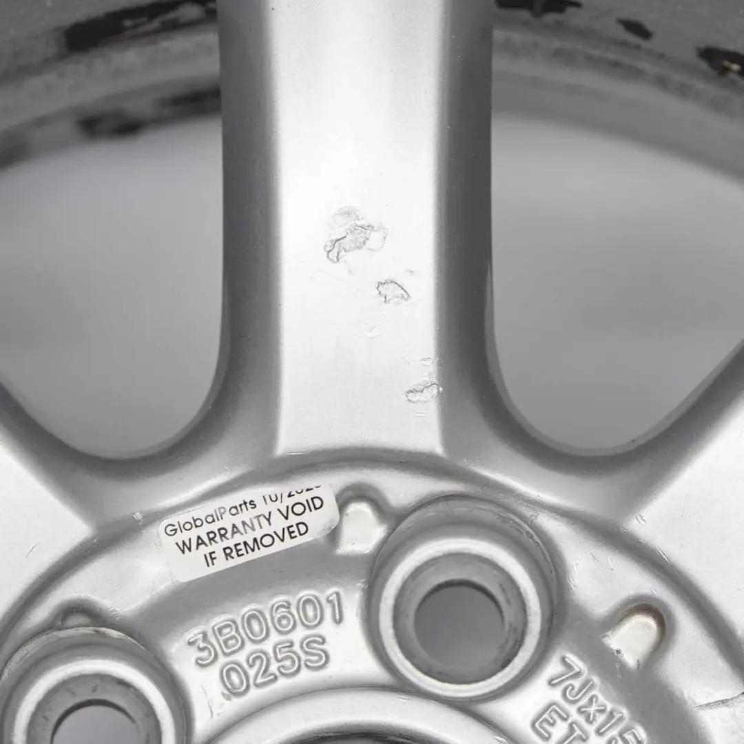 Jante argentée en alliage 15" ET:37 7J pour VW Volkswagen Passat B5 à propos du numéro de pièce 3B0601025S VW Volkswagen Passat B5 Jante argentée en alliage 15" ET:37 7J - SKU 3B0601025S-2 - Numéro de pièce 3B0601025S