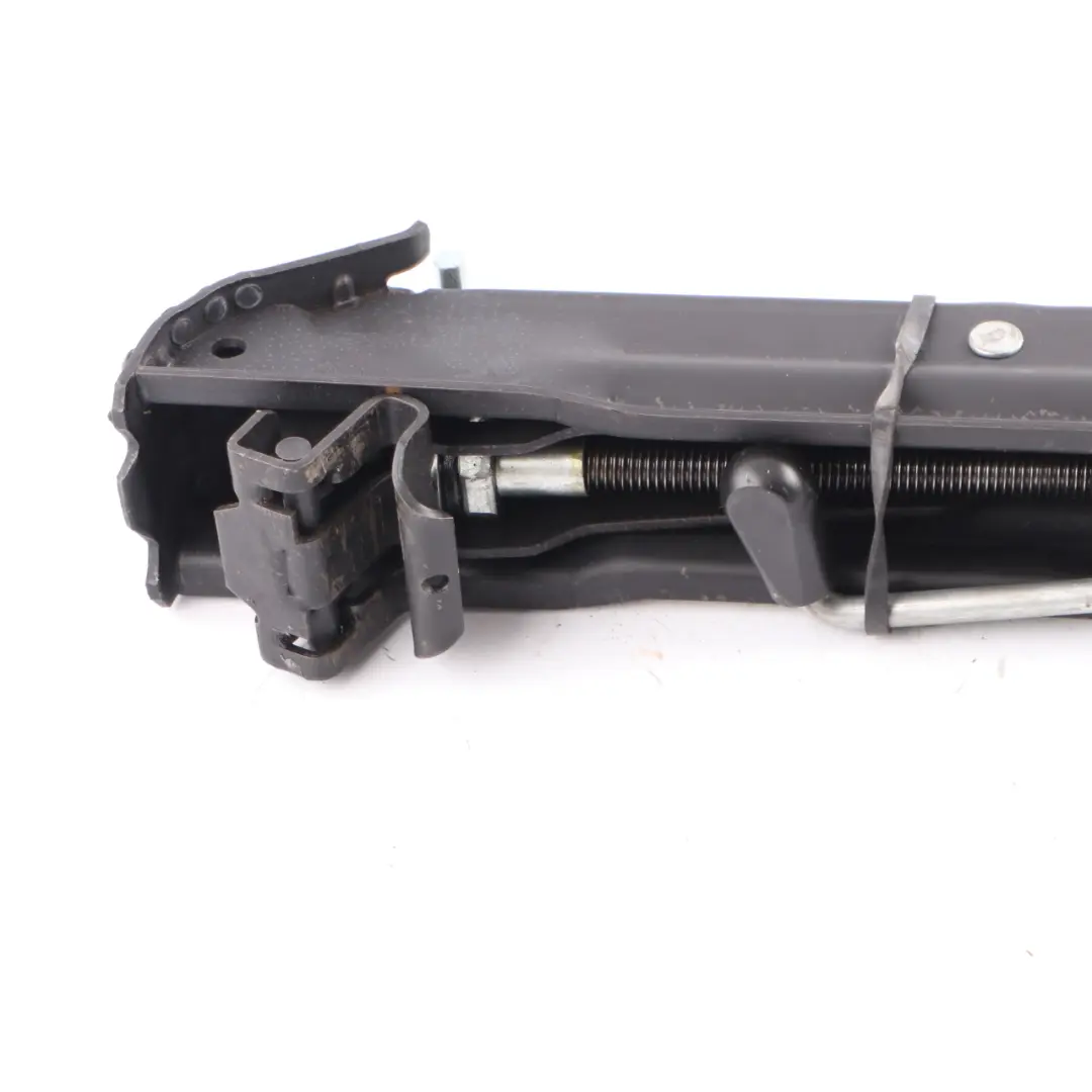 Cric Sollevatore Auto Attrezzo Ruota per Volkswagen Passat B6 con numero di parte 3C0011031B Volkswagen Passat B6 Cric Sollevatore Auto Attrezzo Ruota - SKU 3C0011031B - Numero di parte 3C0011031B