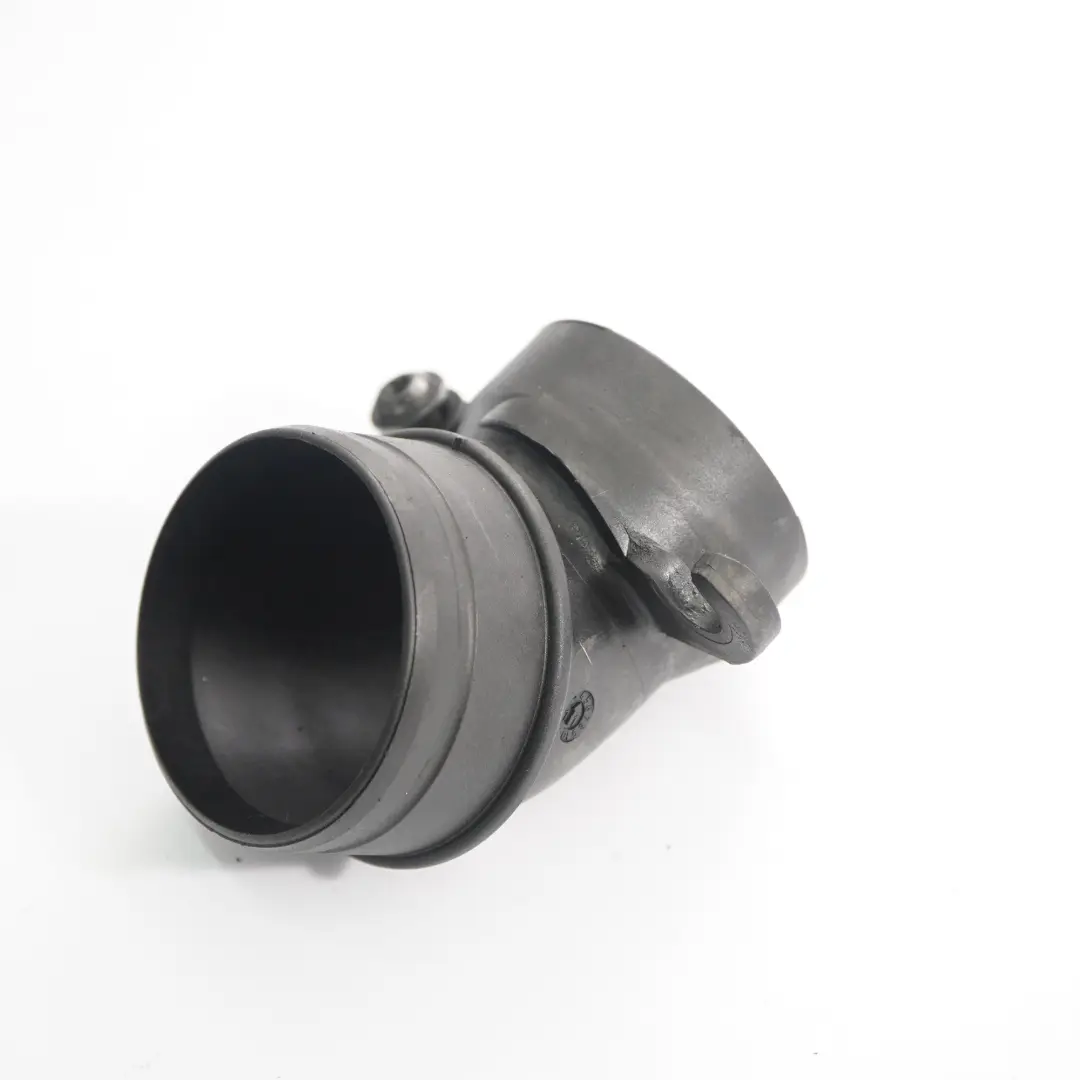 Tubo aspirazione aria Linea turbo per Audi A3 8P VW Golf 6 1.6 2.0 TDI con numero di parte 3C0129635 Audi A3 8P VW Golf 6 1.6 2.0 TDI Tubo aspirazione aria Linea turbo - SKU 3C0129635 - Numero di parte 3C0129635