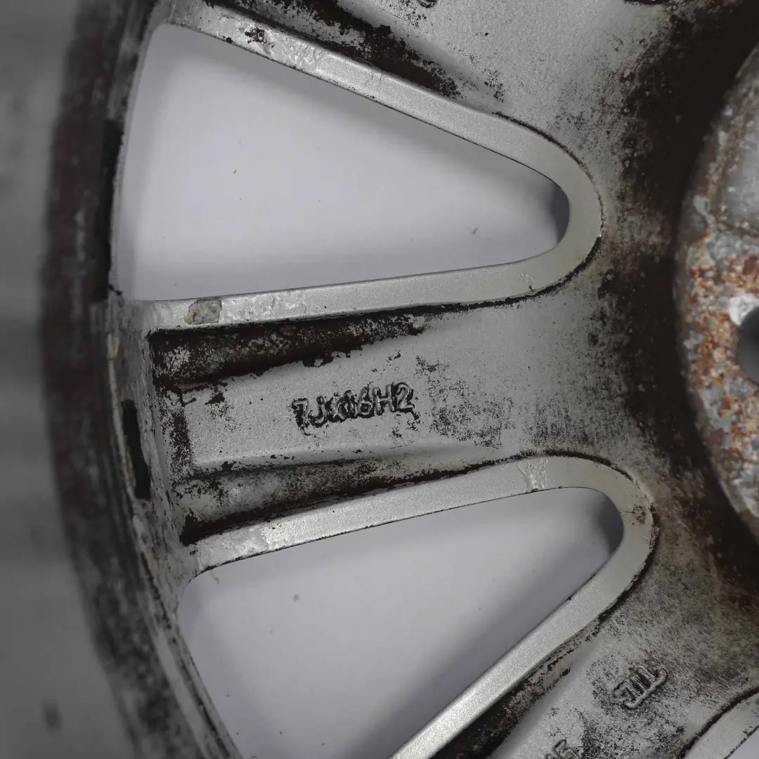 Silberne Leichtmetall felge 16" ET:45 7J VW Volkswagen Passat B6 - SKU 3C0601025-1 - Teilenummer 3C0601025