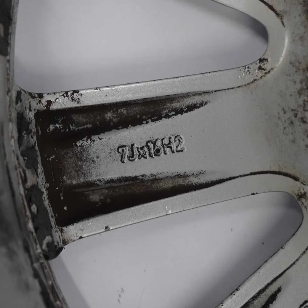 Silberne Leichtmetall felge 16" ET:45 7J für VW Volkswagen Passat B6 mit Teilenummer 3C0601025 VW Volkswagen Passat B6 Silberne Leichtmetall felge 16" ET:45 7J - SKU 3C0601025-2 - Teilenummer 3C0601025