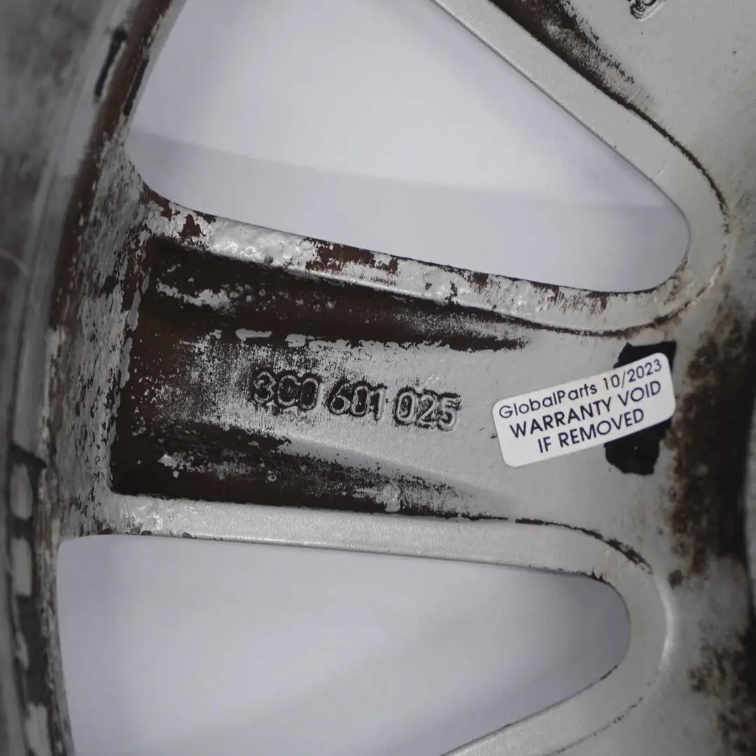 Silberne Leichtmetall felge 16" ET:45 7J für VW Volkswagen Passat B6 mit Teilenummer 3C0601025 VW Volkswagen Passat B6 Silberne Leichtmetall felge 16" ET:45 7J - SKU 3C0601025-2 - Teilenummer 3C0601025